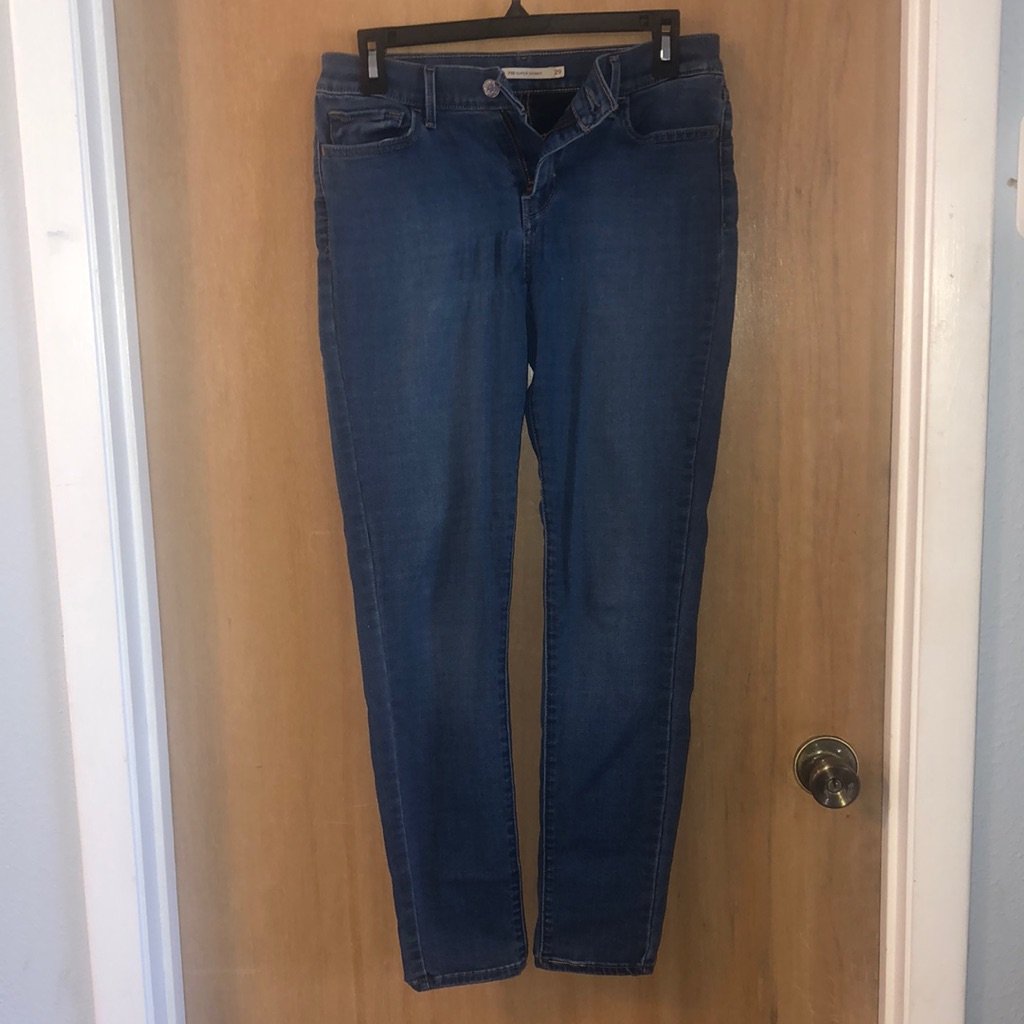 Levis 710 Jeans